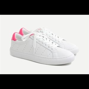 Saturday sneakers in leather with fuchsia detail